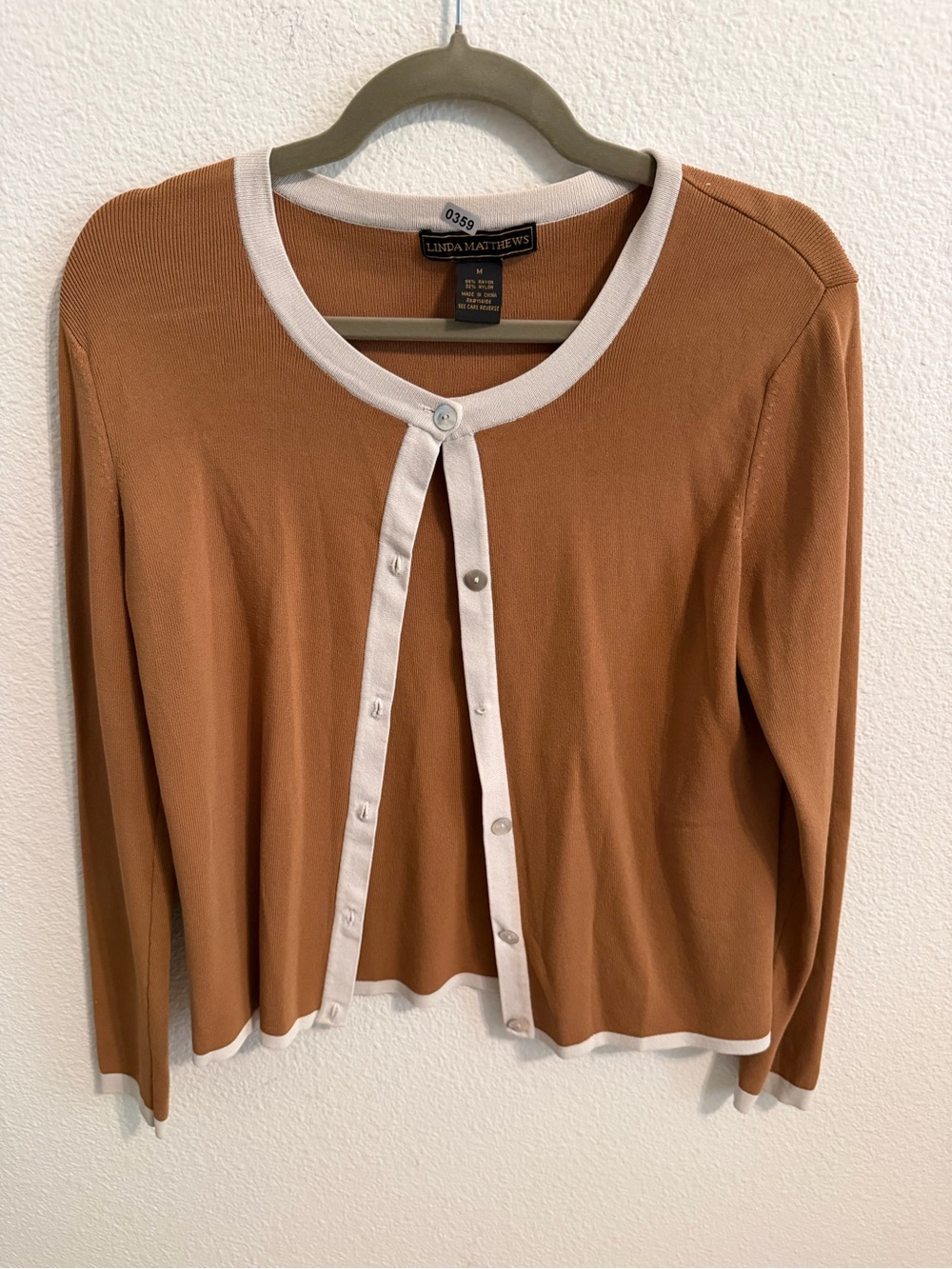 Linda Matthews Tan Button-Front Contrast-Trim Cardigan